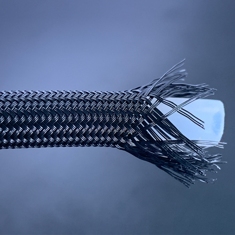 嵘牌柔韧编织硅胶管：突破紧凑空间安装极限，蕞小弯曲半径仅35mm