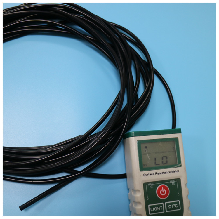 嵘牌抗静电硅胶管：精准控制表面电阻，为溶剂输送筑牢静电安全防线